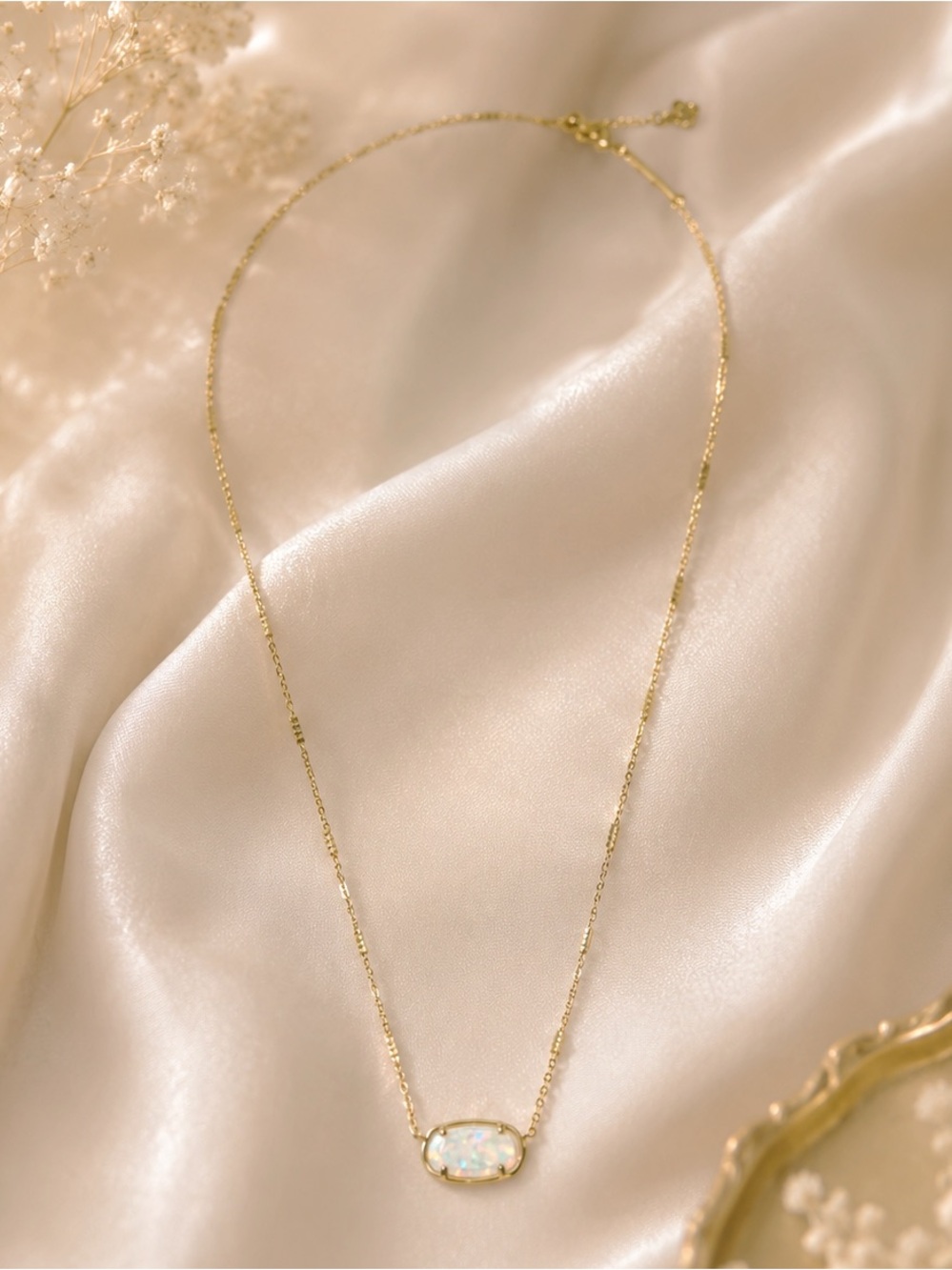 Kendra Scott Framed Gold Elisa Necklace WHITE IRIDESCENT GLITTER GLASS - Picture 4 of 7